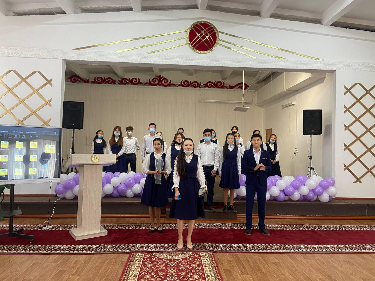 Учителя - золотой мост между государством и обществом.